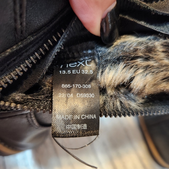 Next Girls Black Faux Fur Trim and Tassel Inner Zip Down Boots Size 13.5 - Picture 6 of 6